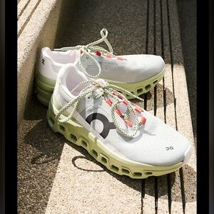 On Running Women’s Cloudmonster Glacier Meadow Size 10 $169.99